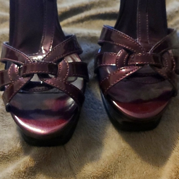 Deep Plum heels - Picture 2 of 9